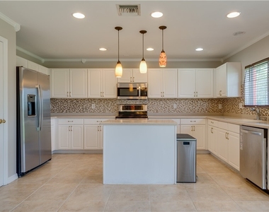 8130 Fountain Mist Boulevard - Photo Thumbnail 10