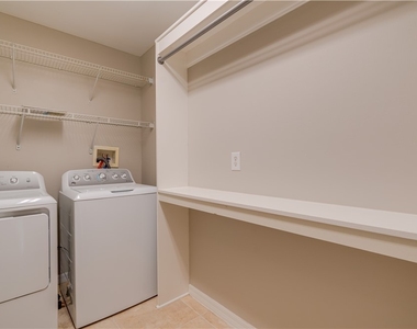 8130 Fountain Mist Boulevard - Photo Thumbnail 13