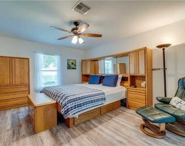 3322 Nw 5th Terrace - Photo Thumbnail 3