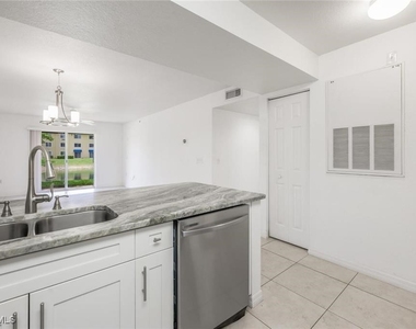 8244 Key Royal Circle - Photo Thumbnail 4