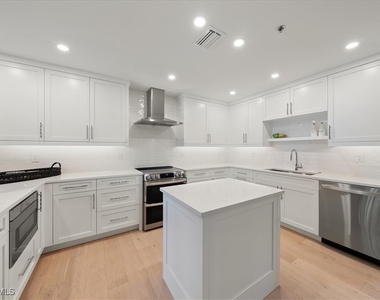 569 Park Shore Drive - Photo Thumbnail 14