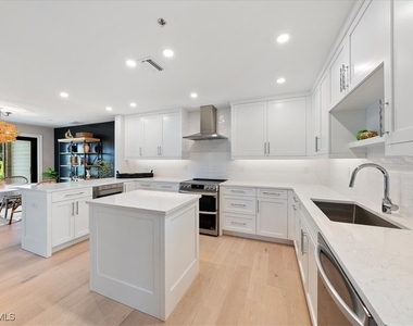 569 Park Shore Drive - Photo Thumbnail 17