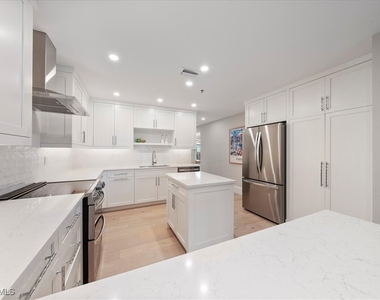 569 Park Shore Drive - Photo Thumbnail 13