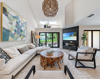 569 Park Shore Drive - Photo Thumbnail 4