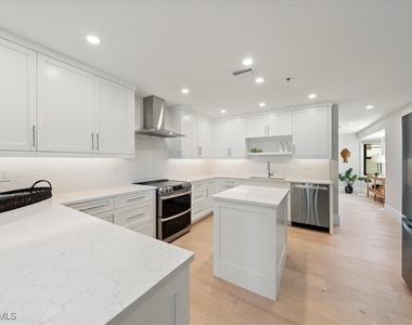 569 Park Shore Drive - Photo Thumbnail 16