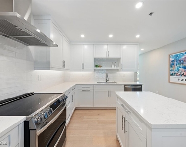 569 Park Shore Drive - Photo Thumbnail 15