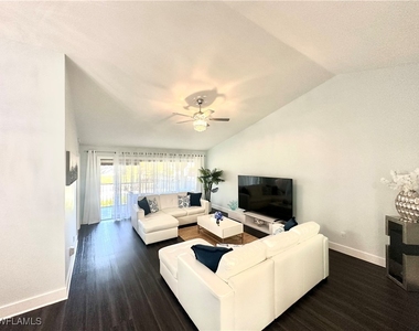 9828 Luna Circle - Photo Thumbnail 8