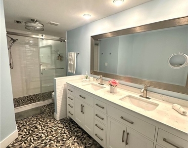9828 Luna Circle - Photo Thumbnail 11