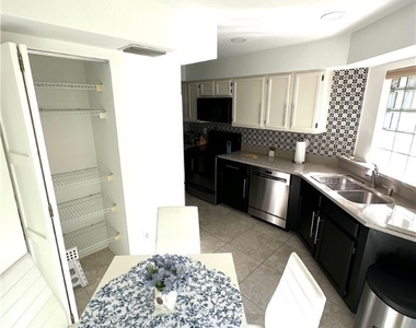 9828 Luna Circle - Photo Thumbnail 18