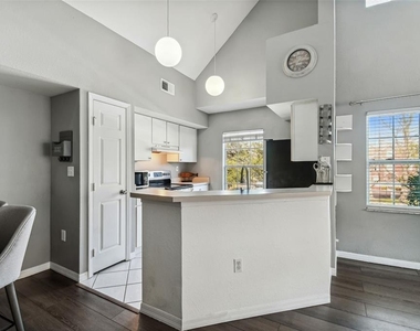 10462 White Lake Court - Photo Thumbnail 3