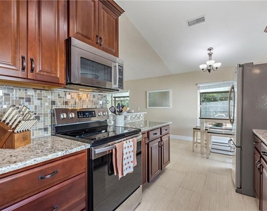 3662 Chatham Drive - Photo Thumbnail 1