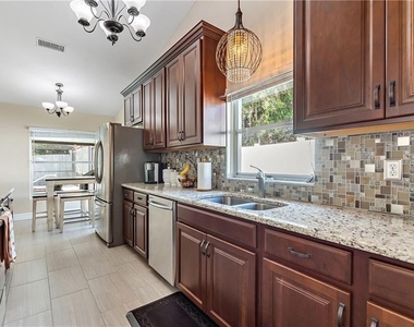 3662 Chatham Drive - Photo Thumbnail 3