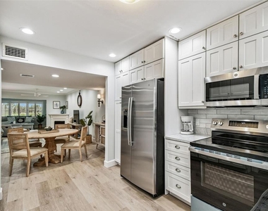8 Glencoe Place - Photo Thumbnail 16