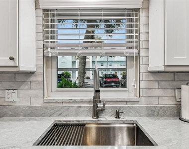 8 Glencoe Place - Photo Thumbnail 18