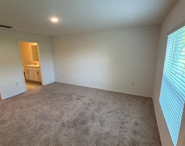 539 Finch Court - Photo Thumbnail 14