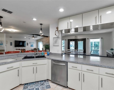 1542 Se Pinwheel Drive - Photo Thumbnail 28