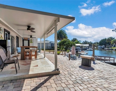1542 Se Pinwheel Drive - Photo Thumbnail 9