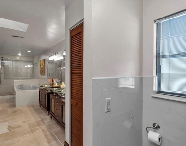 1542 Se Pinwheel Drive - Photo Thumbnail 24