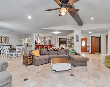 1542 Se Pinwheel Drive - Photo Thumbnail 36