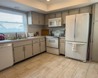 1900 Benjamin Franklin Drive - Photo Thumbnail 5
