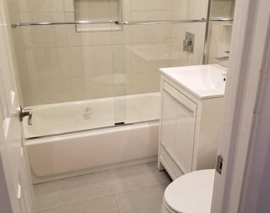 240 Castlewall Avenue - Photo Thumbnail 5