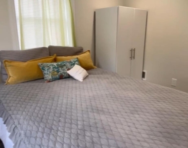 116 E Kupper Drive - Photo Thumbnail 8