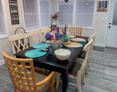 116 E Kupper Drive - Photo Thumbnail 4