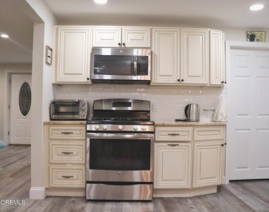 116 E Kupper Drive - Photo Thumbnail 3