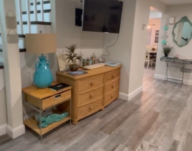 116 E Kupper Drive - Photo Thumbnail 5