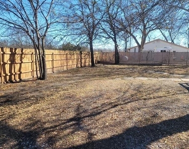 1103 E Moore Avenue - Photo Thumbnail 6