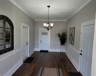 1103 E Moore Avenue - Photo Thumbnail 3