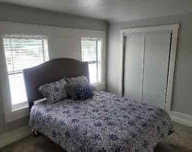 1103 E Moore Avenue - Photo Thumbnail 9