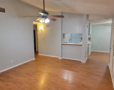 1104 Horizon Trail - Photo Thumbnail 19