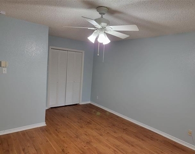 1104 Horizon Trail - Photo Thumbnail 9