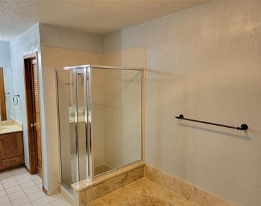 1104 Horizon Trail - Photo Thumbnail 17