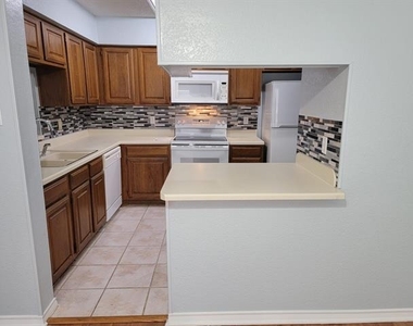 1104 Horizon Trail - Photo Thumbnail 29