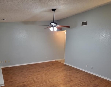 1104 Horizon Trail - Photo Thumbnail 4