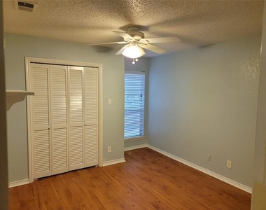 1104 Horizon Trail - Photo Thumbnail 13