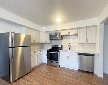 2309 Wesley Street - Photo Thumbnail 3