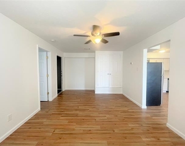 2309 Wesley Street - Photo Thumbnail 7