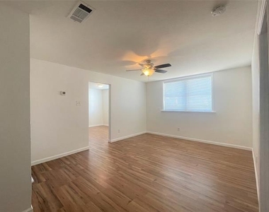 2309 Wesley Street - Photo Thumbnail 9