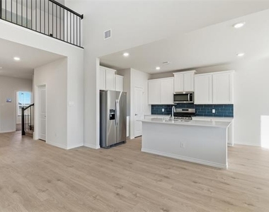115 Sophie Drive - Photo Thumbnail 3