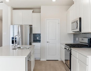 115 Sophie Drive - Photo Thumbnail 5