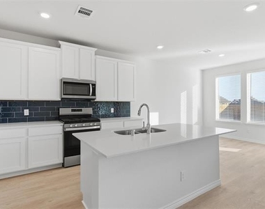 115 Sophie Drive - Photo Thumbnail 4