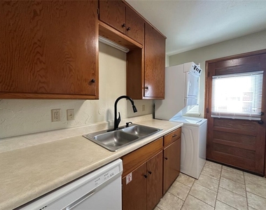 500 Stinson Street - Photo Thumbnail 4