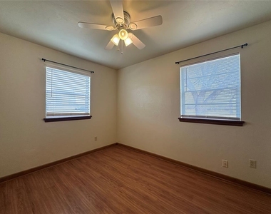 500 Stinson Street - Photo Thumbnail 7