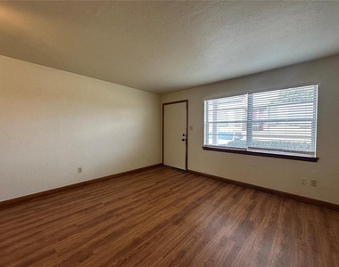 500 Stinson Street - Photo Thumbnail 2