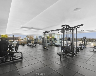 9200 Wilshire - Photo Thumbnail 6