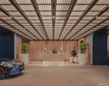 9200 Wilshire - Photo Thumbnail 1