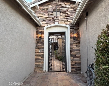 483 Lyle - Photo Thumbnail 3